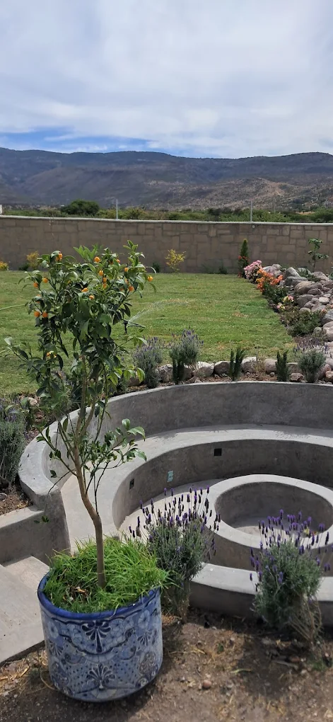 Área de fogata al atardecer